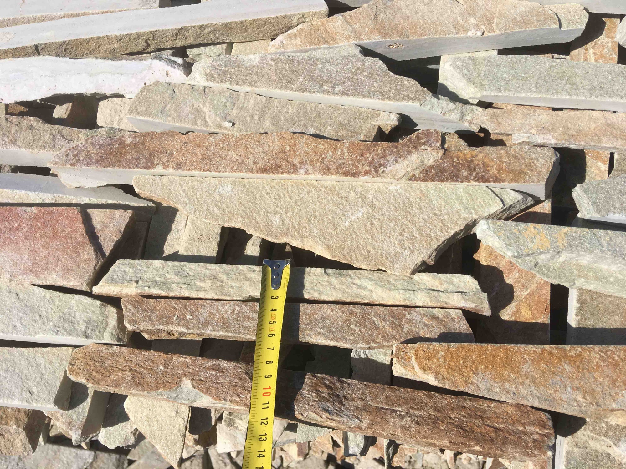 Горбушка златолит золотистый для облицовки купить в Гремячинске