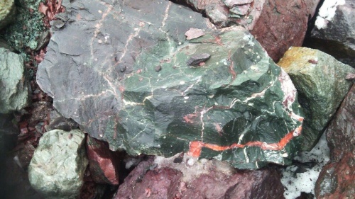 Гигантские зелёные валуны для ландшафтного дизайна весом более 5 тонн купить в Гремячинске