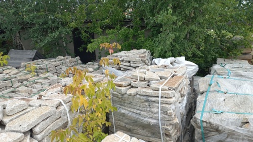 Плитняк галтованный гранитный для ландшафтного дизайна купить в Гремячинске