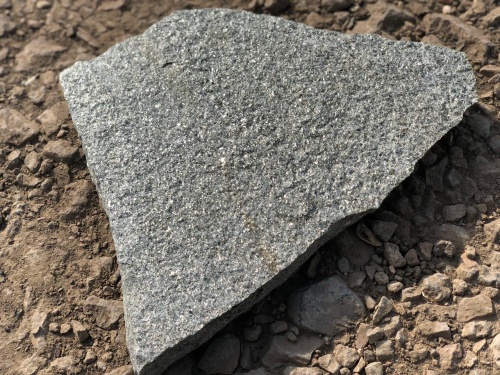 Плитняк златолит Уральский для цоколя, отмостки купить в Гремячинске