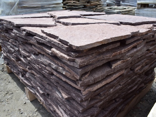 Плитняк лемезит бордовый для облицовки цоколя 20-25 мм  купить в Гремячинске