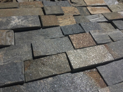 Плитка пилёная златолит Уральский для цоколя, отмостки купить в Гремячинске