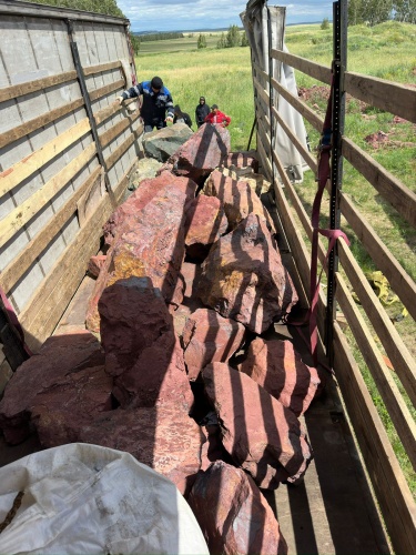 Ландшафтные глыбы красно-фиолетовые 200-1000 килограмм купить в Гремячинске