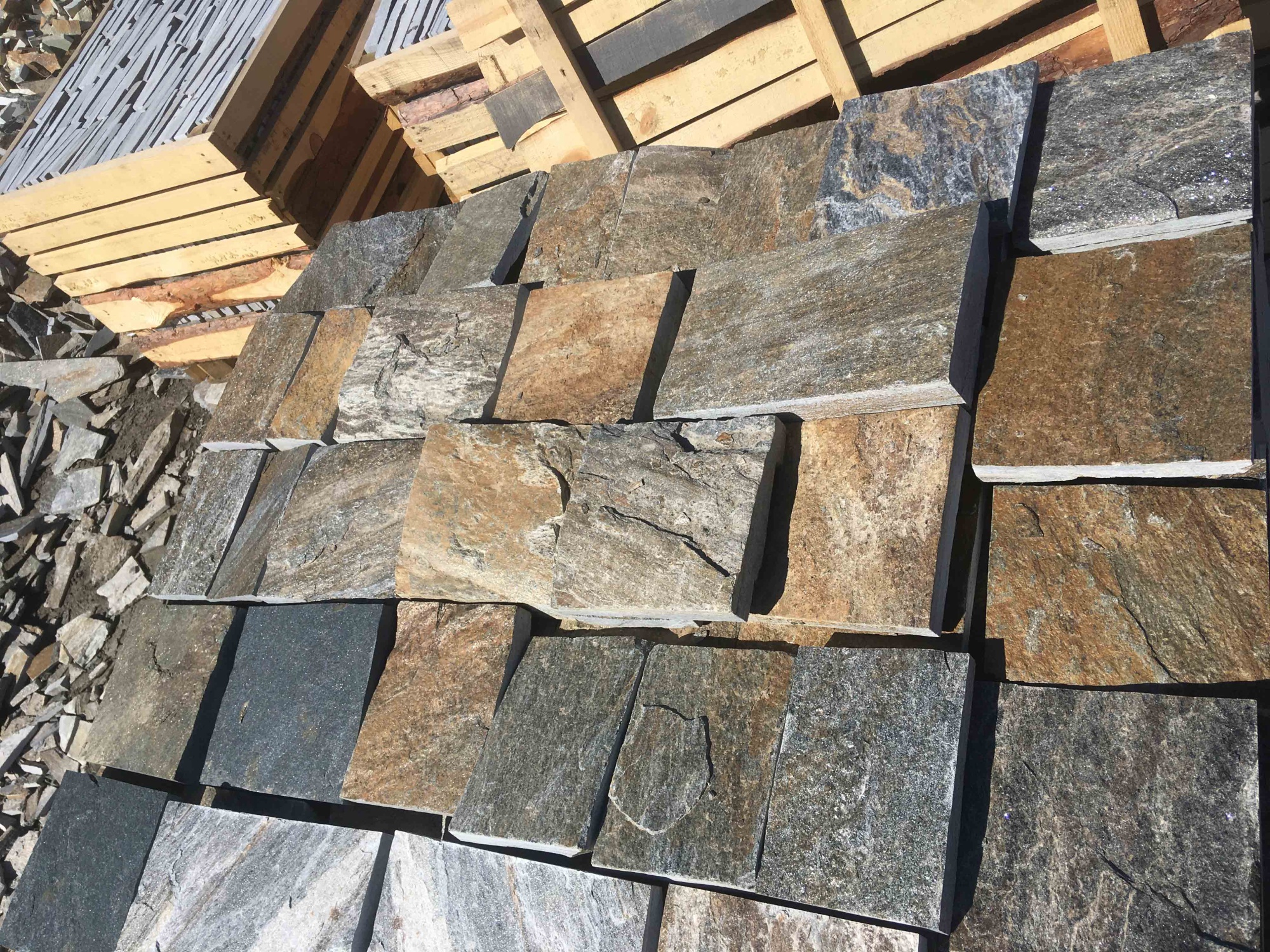 Плитка пилёная златолит Уральский для фасада купить в Гремячинске