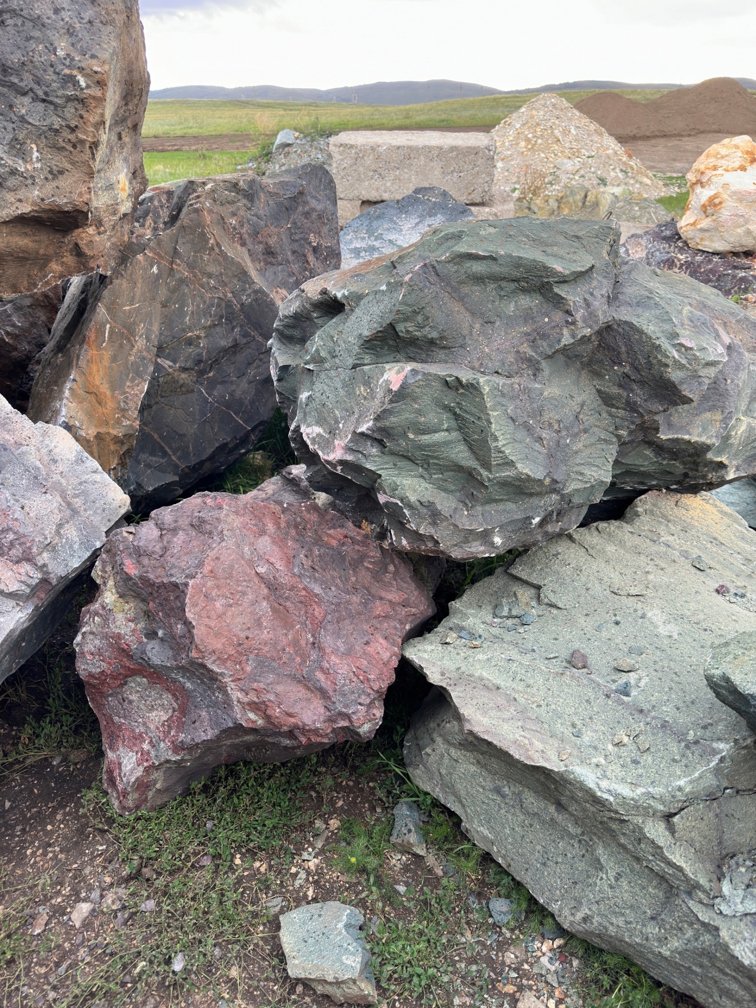 Камни для ландшафтного дизайна зелёные 10-60 килограмм купить в Гремячинске