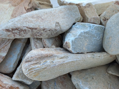 Златолит жёлтый, жёлто-зелёный глыбки и валуны для ланшафтного дизайна купить в Гремячинске