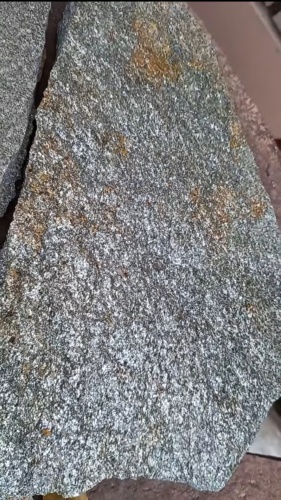 Плитняк златолит серебристый для цоколя, отмостки купить в Гремячинске