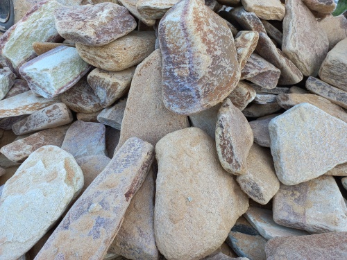 Златолит жёлтый, жёлто-зелёный глыбки и валуны для ланшафтного дизайна купить в Гремячинске