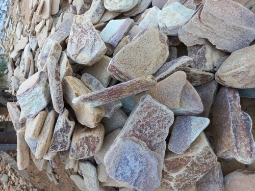 Златолит жёлтый, жёлто-зелёный глыбки и валуны для ланшафтного дизайна купить в Гремячинске