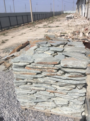 Златолит серебристый галтованный для лестниц купить в Гремячинске