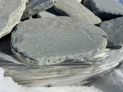 Плитняк златолит зелёный галтованный для мощения на бетон купить в Гремячинске