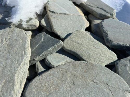 Плитняк златолит зелёный галтованный для цоколя купить в Гремячинске