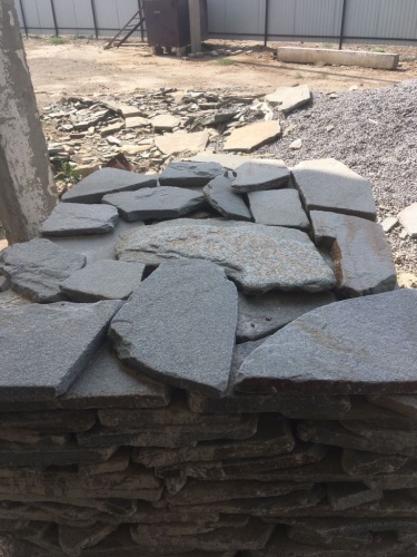 Златолит серебристый галтованный для лестниц купить в Гремячинске